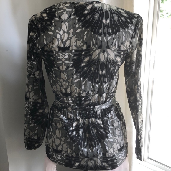 Banana Republic Wrap Blouse / Cardiagn - Picture 7 of 15